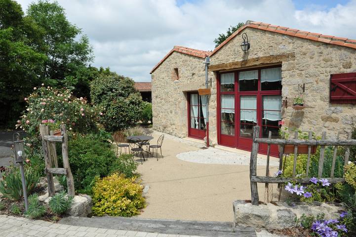 Gîte pour 6 personnes, avec jardin à Saint-Malô-du-Bois - 2