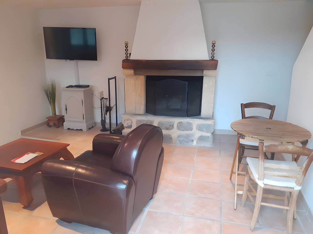Chambre d’hôtes « Les Terrasses de Collanges » avec vue montagne et Wi-Fi in Saint-Pierre-de-Colombier, Parc naturel régional des Monts d'Ardèche