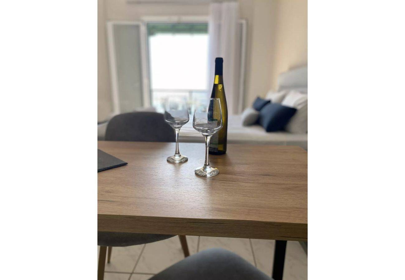 Entire studio, Apartment in a Hotel 'Sunset Premium Studio 9' with Sea View, Shared Pool, & Wi-Fi in Agios Nikitas, Greece