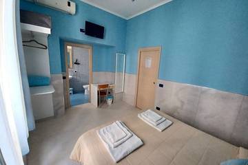 Bed And Breakfast for 2 Guests in Naples, Tyrrhenian Coast Campania, Picture 1