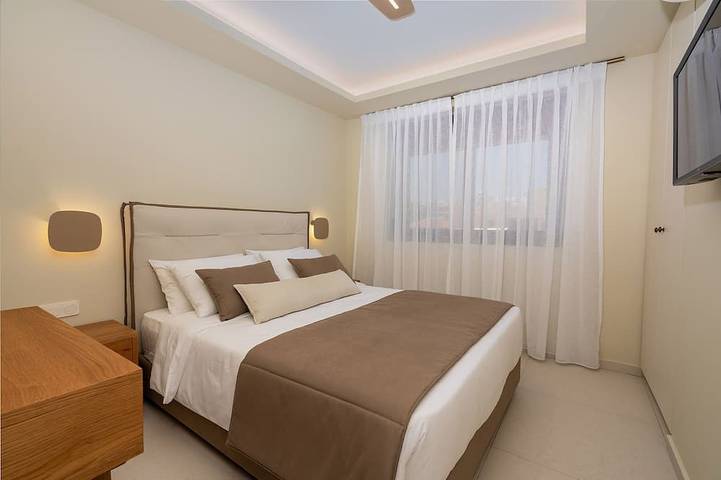 100 m van het strand, bubbelbad, zwembad, ping pong, sauna en fitnessruimte, privé ligbedden! in Rethymno (City), Rethymno en omgeving
