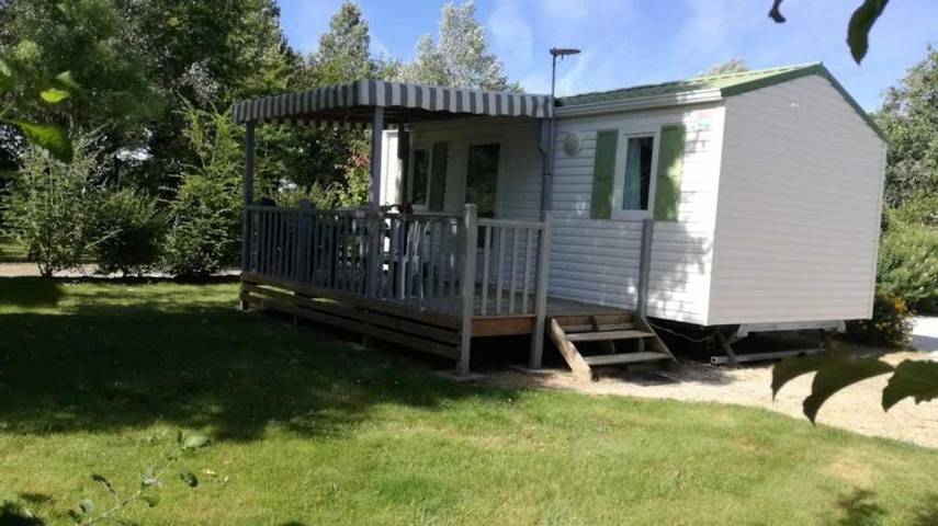 Camping pour 5 personnes, avec piscine ainsi que terrasse et bassin pour enfant