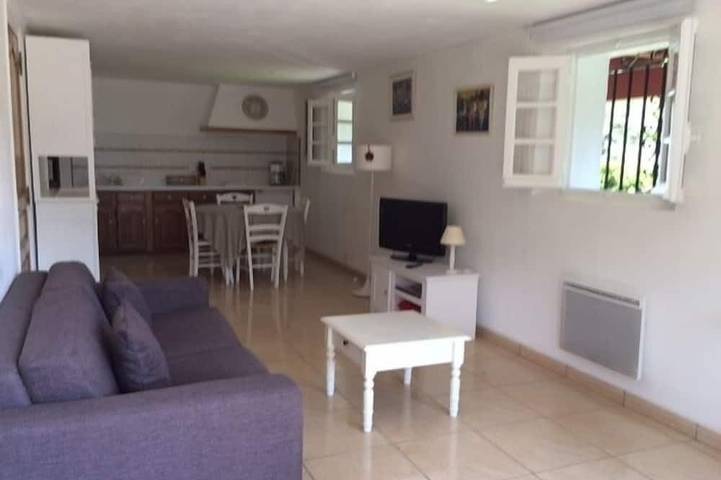 Ganze Wohnung, Urrugne, T2 apartment in quiet area, for 2 adults in Urrugne, Bayonne und Umgebung