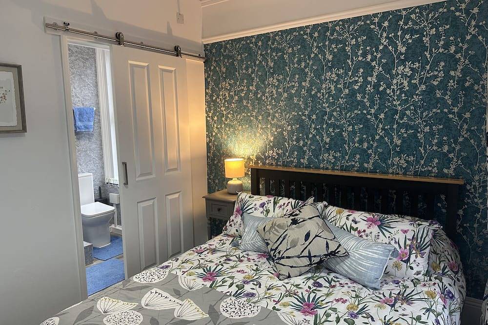 Ganze Wohnung, Apartment-Deluxe-Ensuite mit Dusche-Strassenblick-Flat 2 in Eastbourne, Ost Sussex