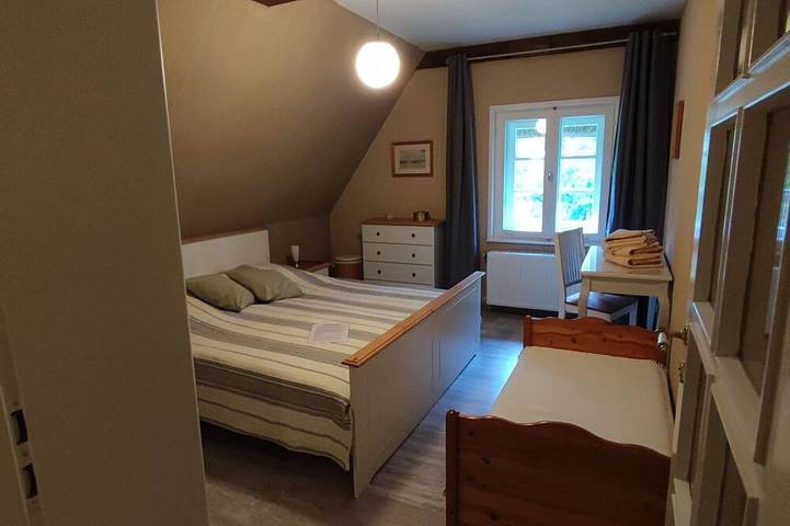 Ein gemütliches familiengeführtes Ferienhaus mit viel Platz unter einem Reetdach in Oberndorf-Oste, Cuxland