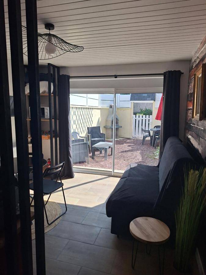 Appartement entier, One-Bedroom Apartment in Saint-Vaast-la-Hougue, Région de Cherbourg