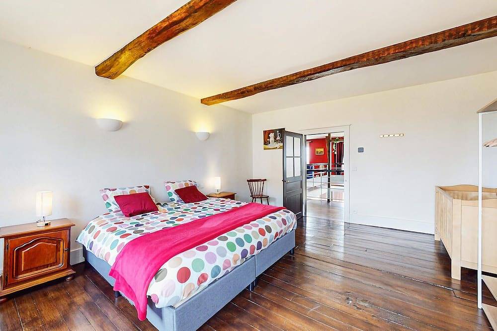 7 bedroom beautiful home in Flaignes-Havys in Flaignes-Havys, Parc naturel régional des Ardennes