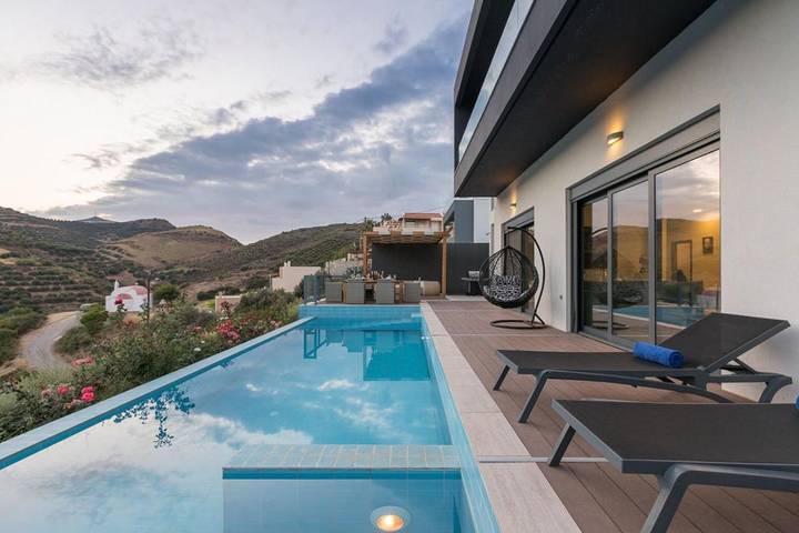 Villa per 6 persone, con piscina e giardino nonché panorama a Bali (Grecia)