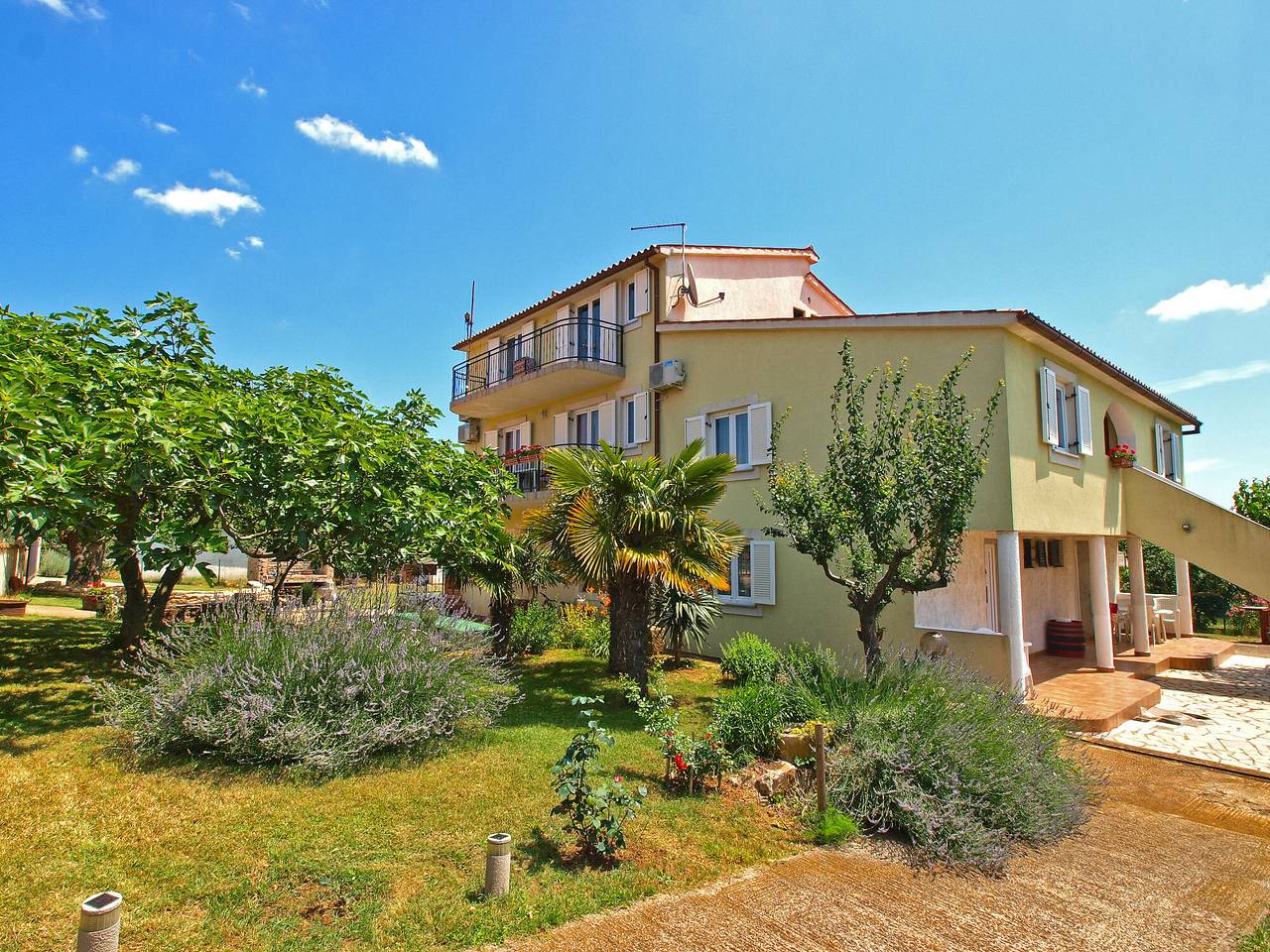 Appartamento intero, Appartamento vacanze per 2 persone con terrazza in Fazana, Costa meridionale dell´Istria