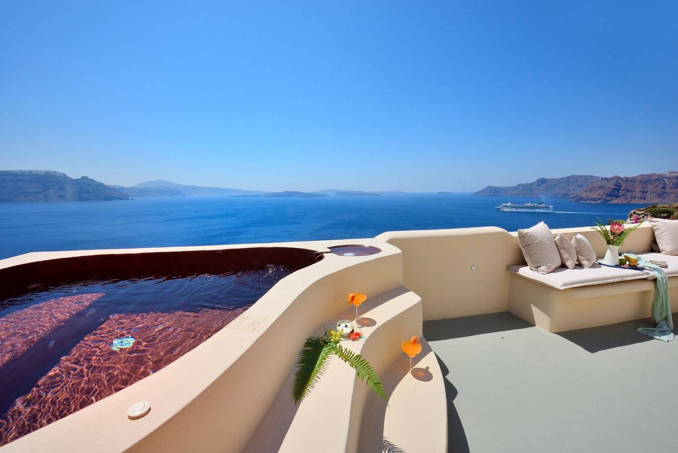 Astounding Santorini Villa | Villa Archon | 2 Bedrooms | Breathtaking Views of the Caldera | Oia in Ormos Ammoudiou, Oia