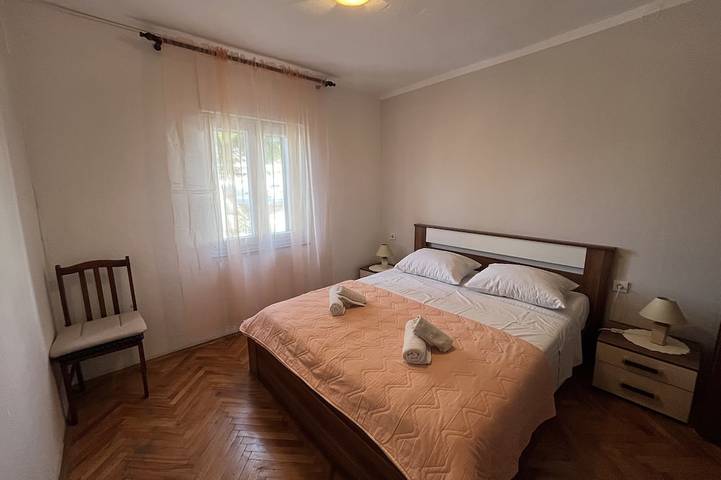 Ganze Wohnung, Apartment Nino - Ein-Zimmer-Wohnung mit Meerblick in Brodarica, Šibenik-Knin