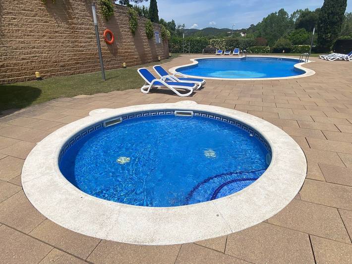 Apartamento entero, Apartamento 'Apartamento-loft, Lloret De Mar' con piscina compartida, Wi-Fi y aire acondicionado. in Central Lloret de Mar, Lloret de Mar