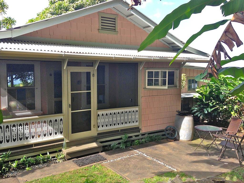 Delightful Artful Bungalow on Historic Estate Property. Choice Holualoa! in Holualoa, South Kona