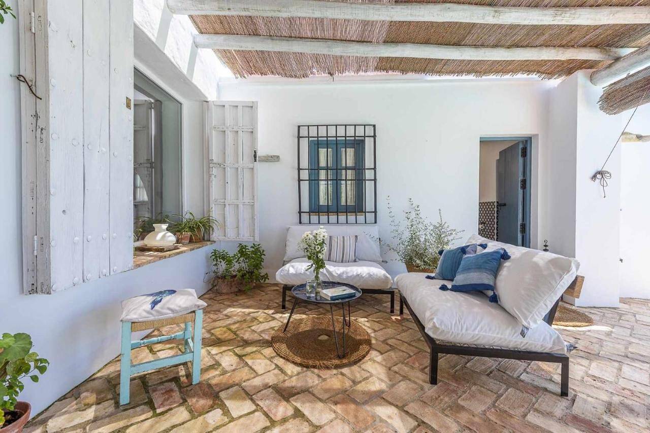 Villa "Hacienda San Antonio" with Private Pool, Private Garden & Wi-Fi in Marchena, Sevilla Province