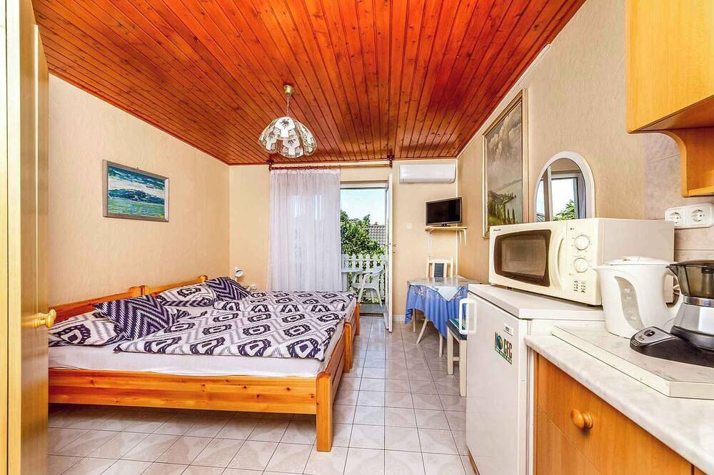 Ganze Wohnung, Studio mit Pool-Anlage und Klimaanlage in Keszthely, Balaton Region