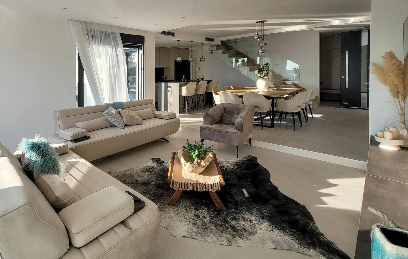 Spacieux, à 2 km de la plage : appartement élégant avec piscine et terrasse in Trogir, Čiovo