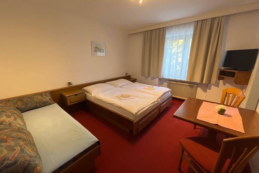 Zimmer 18 / 3bett Ohne Balkon - Pension Alpina in Obsteig, Tiroler Oberland