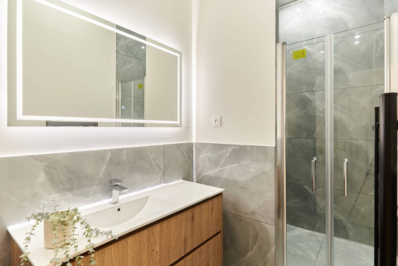 Entire apartment, Superb Apartment Ac – Buttes-Chaumont in Paris, Ile de France