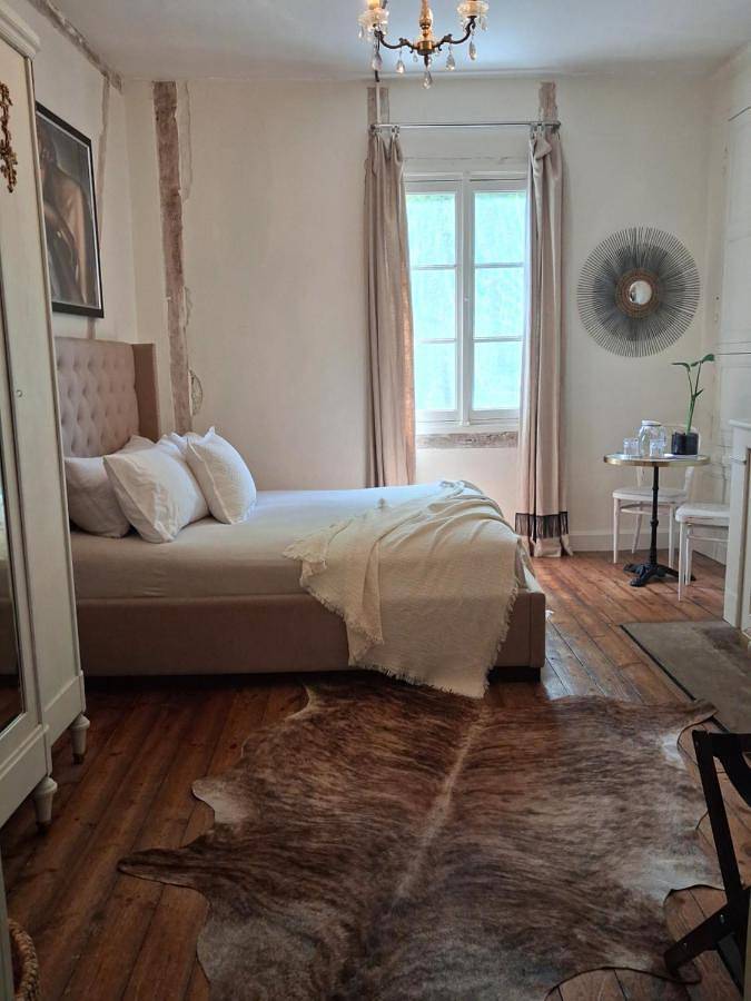 Location de vacances pour 2 personnes, avec jardin et vue à Ségur-le-Château - 2