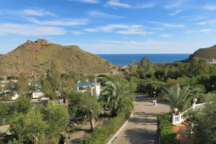 Camping para 4 personas, con piscina y terraza además de jardín y piscina para niños - 1
