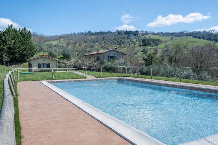 Apartament wakacyjny dla 4 osób, z widok na jezioro i ogród w Perugia