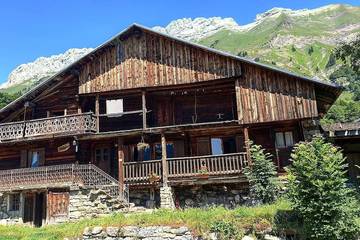 Maison de campagne pour 14 personnes, avec balcon et jardin dans Col des Aravis