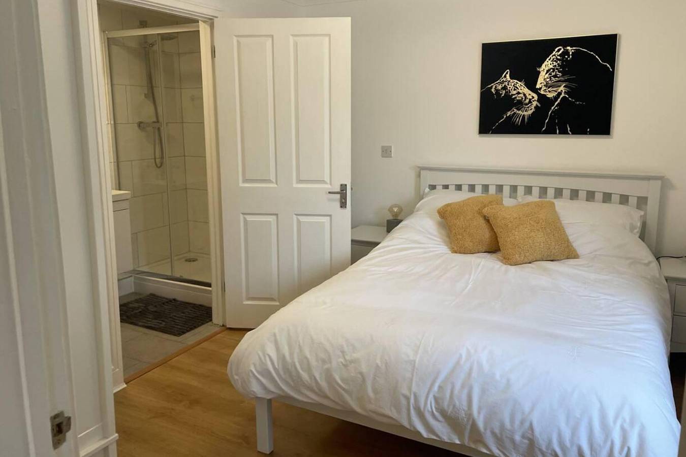 Entire holiday apartment, 1 Bed and Sofa bed Sleeps 4,Pets Ok - Free parking in Bury St Edmunds, Suffolk