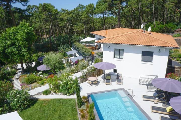 Maison d’hôte pour 2 personnes, avec Balcon et Terrasse ainsi que Jardin et Piscine