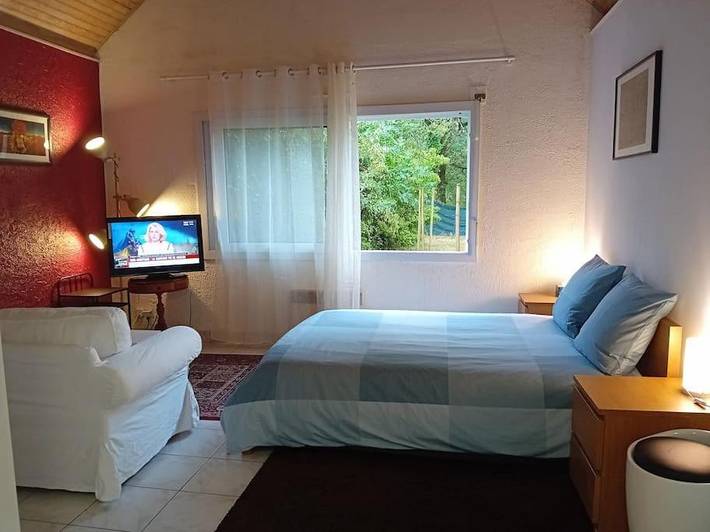 Gîte pour 2 personnes, avec jardin ainsi que vue et terrasse à La Chapelle-Launay