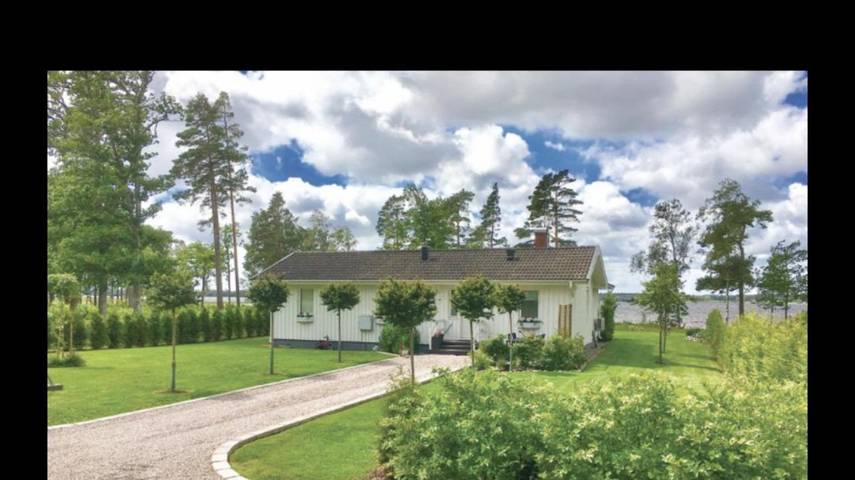 Ferienwohnung für 6 Personen, mit Terrasse und Seeblick sowie Ausblick in Ljungby