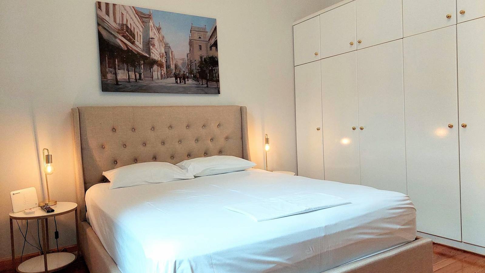 Ganze Wohnung, Elegant apartment under the Acropolis in Zentral-Athen, Athen