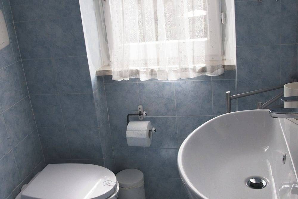 \"Domus Parva\" Delightful house in the woods, with garden, near Lake Bolsena in Valentano, Viterbo Provinz