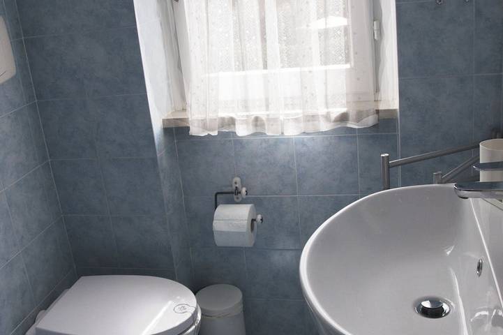 \"Domus Parva\" Delightful house in the woods, with garden, near Lake Bolsena in Valentano, Viterbo Provinz