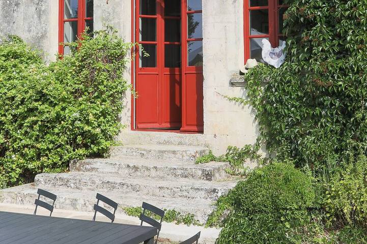 Location de vacances pour 8 personnes, avec Terrasse ainsi que Jardin et Piscine à Saint-Paterne-Racan