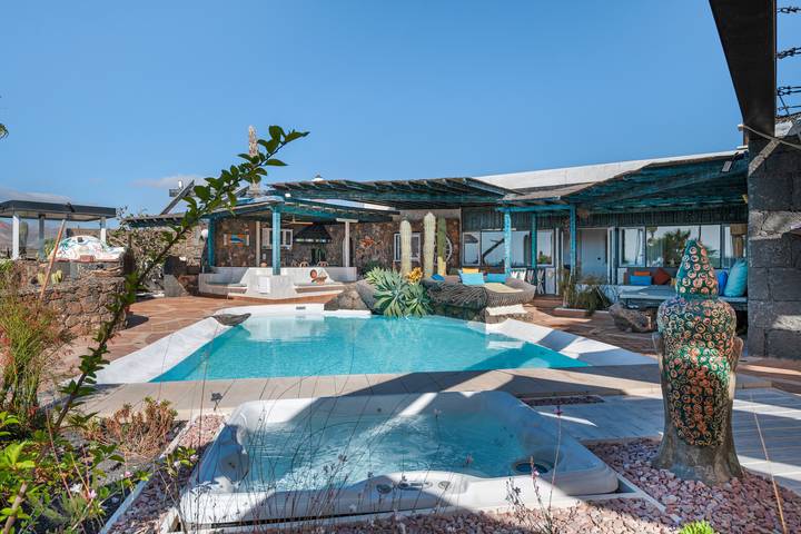 Villa for 6 people, with hot tub and garden in Lanzarote