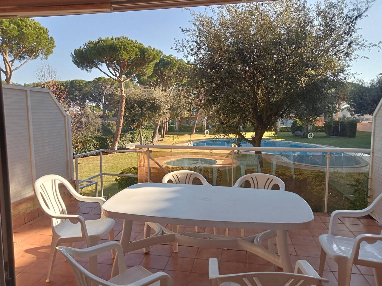 Ganze Wohnung, Geräumiges Eg-Appartement mit Garten & Terrasse, Pool, 1,3 km vom Strand entfernt – Platz für 6 Pers. in Pals, Costa Brava
