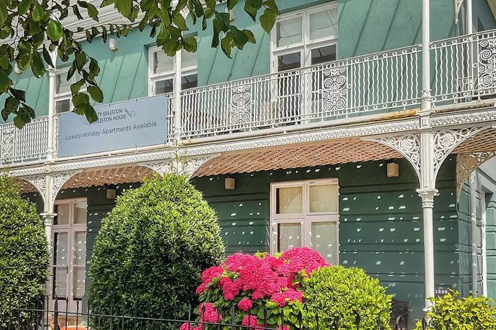 Apartment for 5 people, with hot tub in Aberystwyth