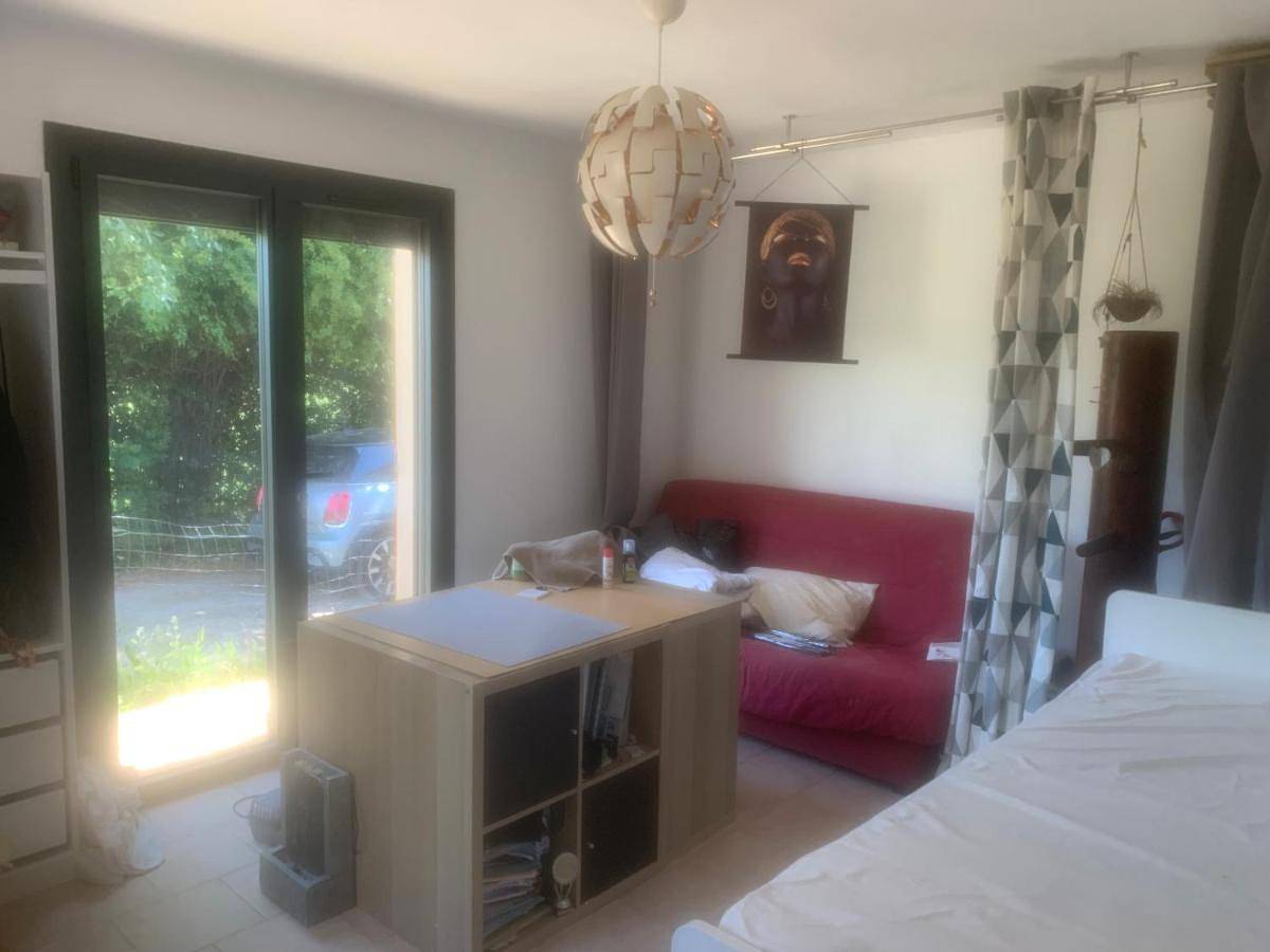 Appartement de vacances entier, Chambre au calme in Lambesc, Région d'Aix-en-Provence