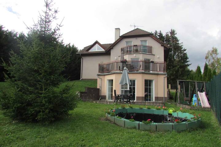 Villa mit Innenpool, Saunou und Spielraum in Vranov, Beneschau