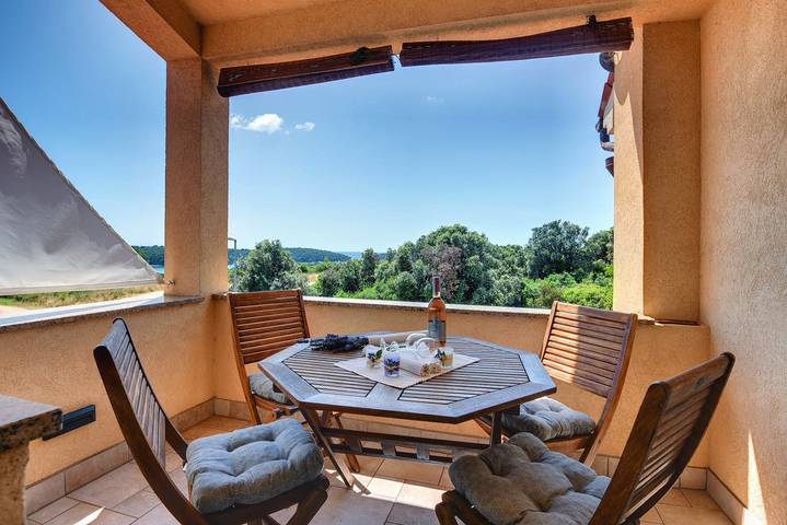 Ferienwohnung für 3 Personen, mit Garten und Balkon, kinderfreundlich