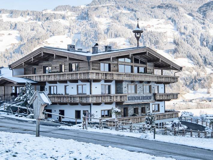 Ferienhaus für 4 Personen, mit Balkon/Terrasse und Balkon sowie Terrasse und Garten in Schwendau