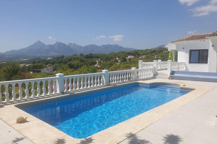 Location de vacances pour 8 personnes, avec jardin ainsi que terrasse et piscine, adapté aux familles dans Altea La Vieja - 3