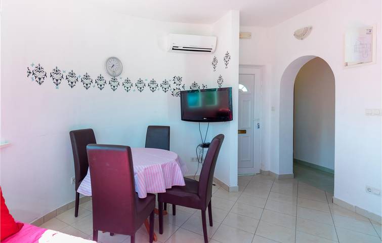 Ganze Ferienwohnung, Apartment mit Meerblick, Terrasse, WLAN und Parkplatz – 1,5 km zum Strand in Klek, Dubrovnik-Neretva