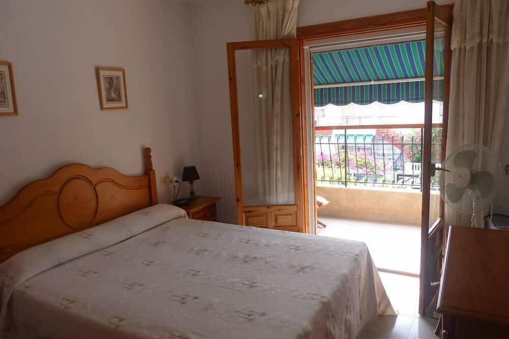 San Pedro Del Pinatar: very nice house with terrace and greenery in San Pedro del Pinatar, Costa Cálida