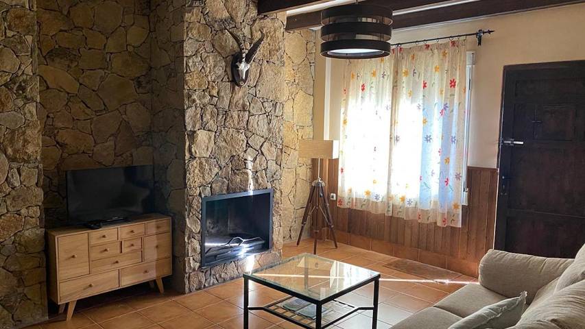 Casa rural para 4 personas, con piscina además de jardín y vistas, Se admiten mascotas en Sierra de Segura - 3