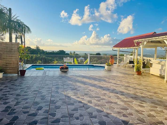 Appartement de vacances pour 6 personnes, avec piscine et jardin