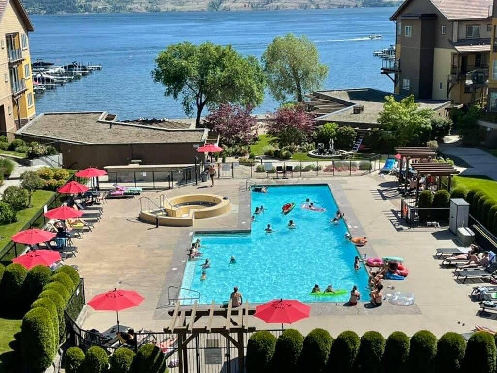 Lakefront Luxury vor Weltklasse-Weingütern in West Kelowna, Crystal Mountain