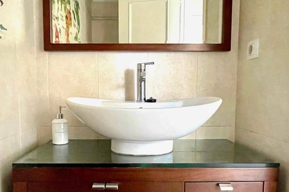 Entire apartment, Rental unit in Cantabria · ★New · 2 bedrooms · 3 beds · 1.5 baths in Piélagos, Cantabrian Coast