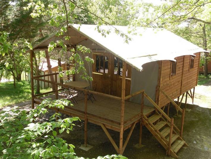 Location de vacances pour 5 personnes, avec piscine et terrasse, animaux acceptés à Camon