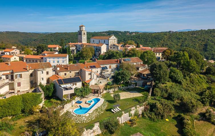 Location de vacances pour 19 personnes à Tinjan
